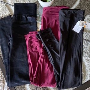 🆕🛍 3 pairs of leggings Camo, Burgundy, Black